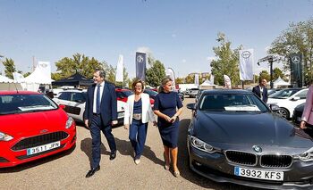 La Peraleda reúne 400 vehículos de entre 7.000 y 60.000 euros
