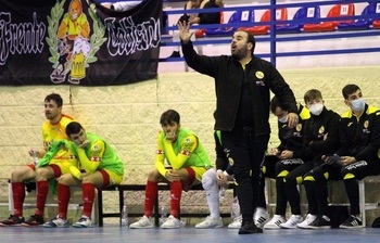 Quique Soto sigue como técnico del Cobisa Futsal