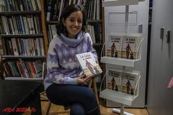 Una periodista torrijeña presenta su primera novela