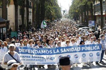 Miles de andaluces se manifiestan en favor de la sanidad pública