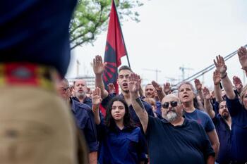 Partidos falangistas homenajean a Primo de Rivera