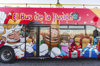 El ‘Autobús de la Ilusión' recorre las calles de Toledo