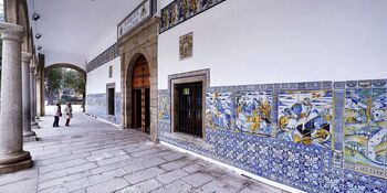 El pórtico del Prado en Talavera vuelve a lucir su cerámica