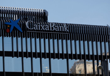 CaixaBank gana 855 millones hasta marzo, un 21% más