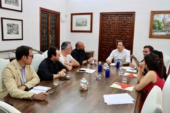 Velázquez se reúne con delegados diocesanos
