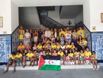 Una cálida bienvenida a los niños saharauis