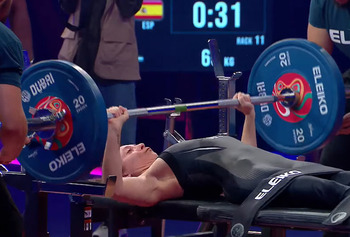 Isabel Fernández debuta levantando 68 kilos