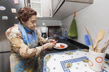 OCU alerta del incremento de estafas a mayores en sus hogares