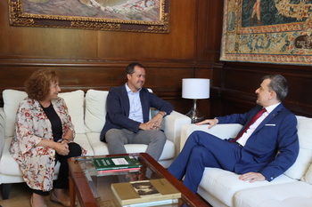 Velázquez se reúne en Toledo con el embajador de Rumanía