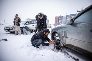 La ola de frío en Afganistán deja casi 90 muertos