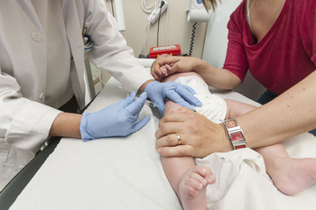 El Sescam llamará a los padres para la vacuna de bronquiolitis