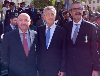Puig recibe la Cruz de la Orden al Mérito de la Guardia Civil