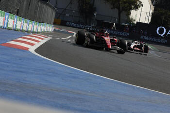 Leclerc vuelve a arrebatarle la 'pole' a Verstappen