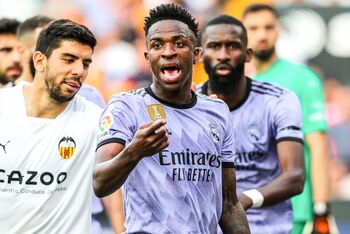 Tres arrestados por insultos racistas a Vini Jr. en Mestalla