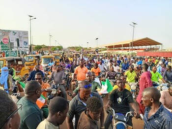 El Ejército de Níger cesa al presidente y cierra las fronteras