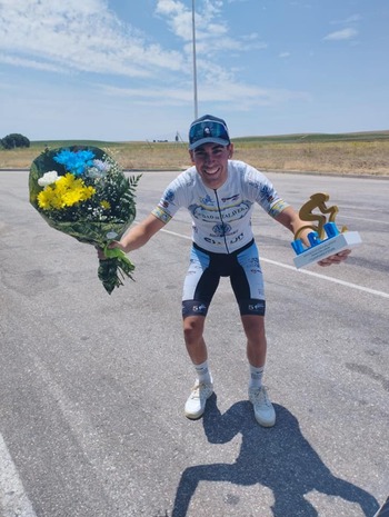 Álvaro Gómez gana la última etapa de la Vuelta a Valladolid