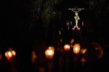Oscuridad y silencio para el Cristo de la Espina