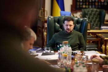 Zelenski niega que Ucrania sufra retrocesos en todo el frente