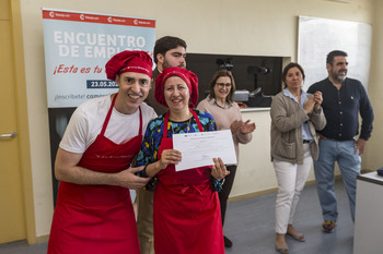 Se entregan los diplomas de un curso de panadería