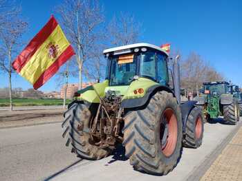 La tractorada cruza Talavera camino de la protesta de Madrid