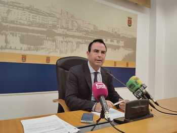 El PSOE pide al alcalde que se retracte por la plataforma