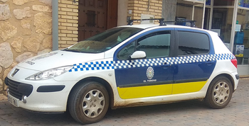 El coche ‘policial’ de El Toboso llega al Defensor del Pueblo