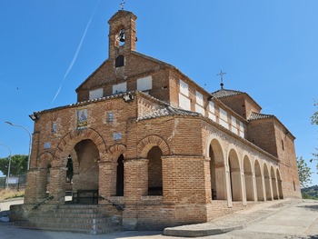 El traje de Navalcán y la ermita de Cebolla, ya son BIC